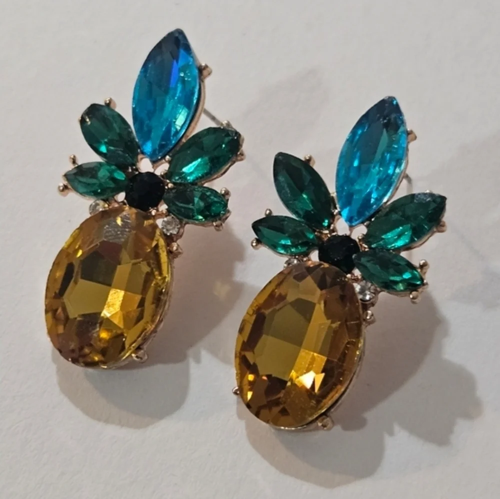 Source Unknown sparkling rhinestone